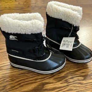 Kids Sorel black boots with fur - never worn!